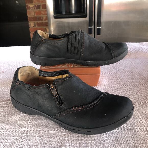 Clarks Unstructured Black Leather Slip On Shoes Size 10M Comfort Casual Zip - Picture 1 of 10